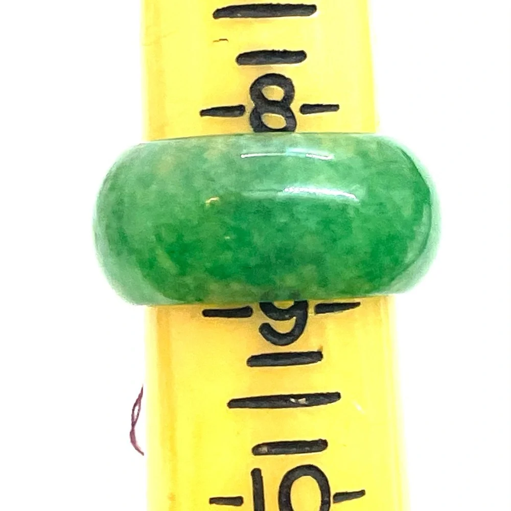 Vintage Emerald Green Jade Ring Sz 8.5
